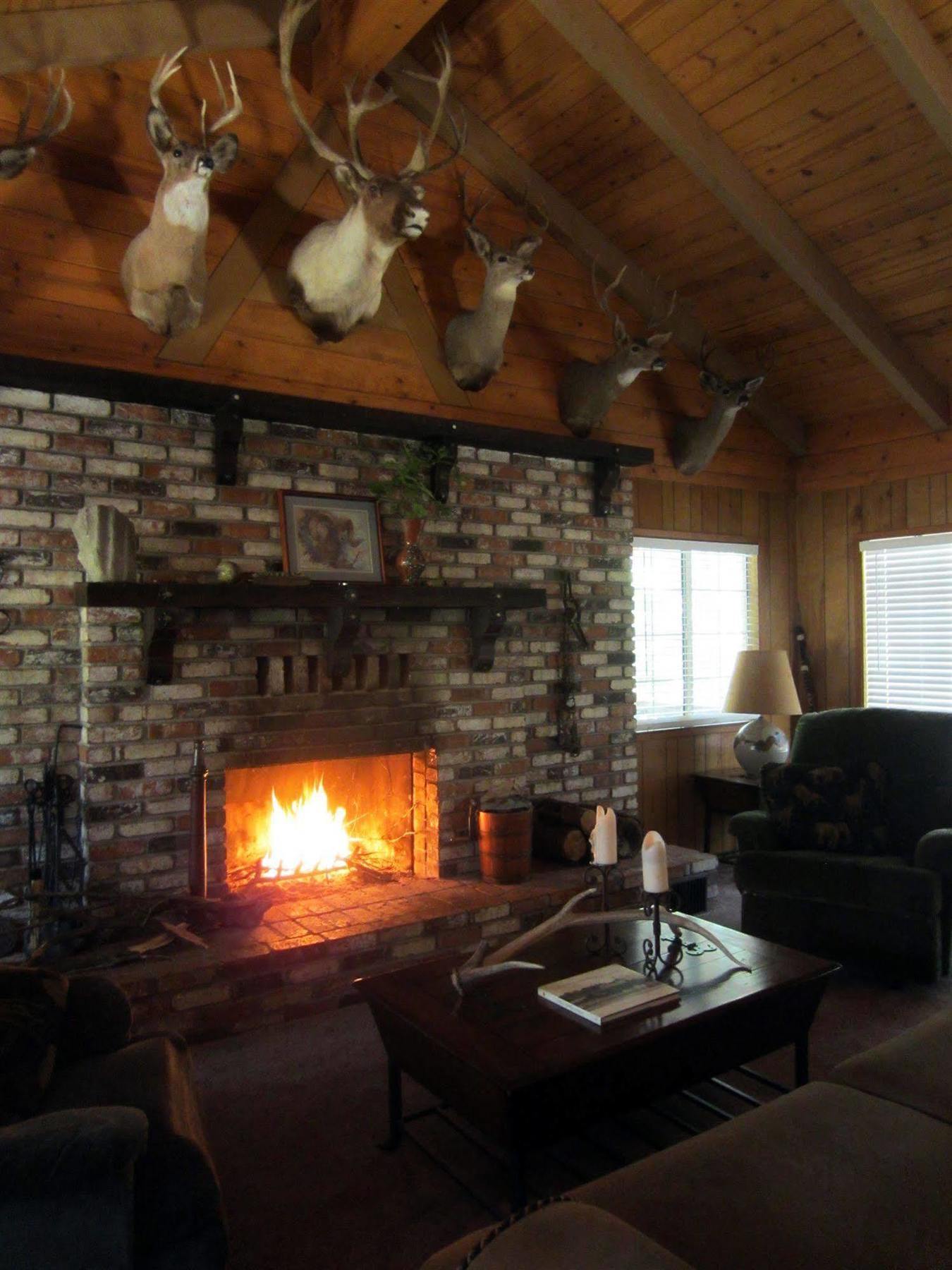 The Red Rooster Lodge Coulterville Exterior photo