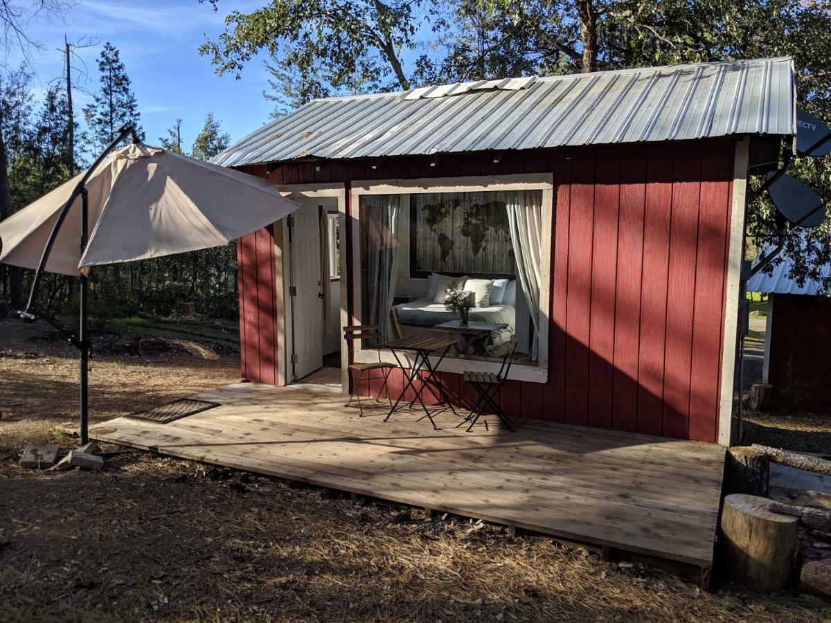 The Red Rooster Lodge Coulterville Exterior photo