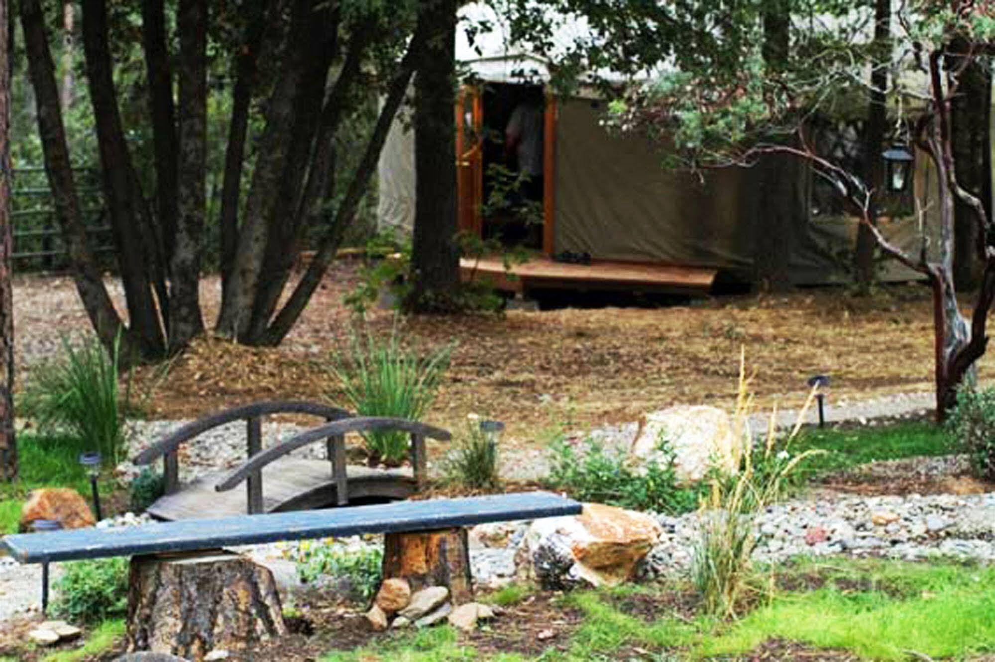 The Red Rooster Lodge Coulterville Exterior photo